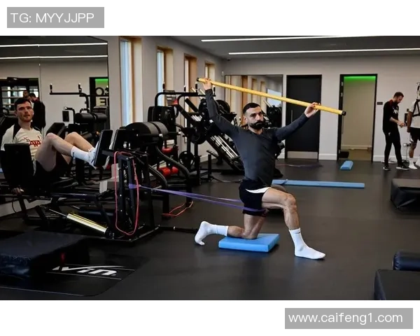 科学足球灵活性训练方法探索提升运动表现与技能的有效策略